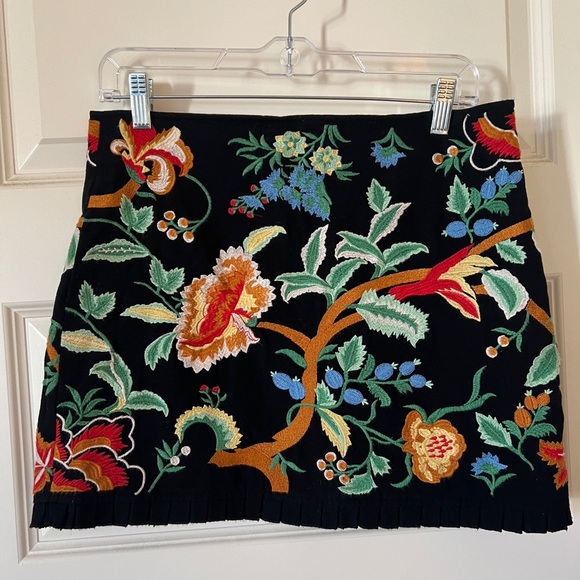 ZARA Woman Embroidered Pleated Hem Mini Skirt Size XS - Picture 3 of 5